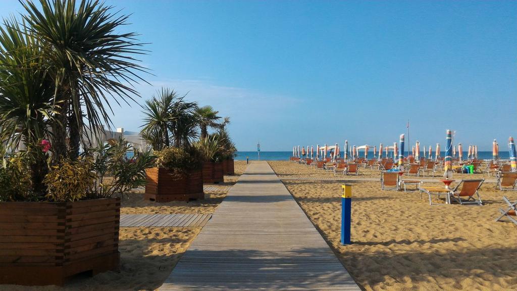 Appartamenti Diana Est Bibione Exteriör bild
