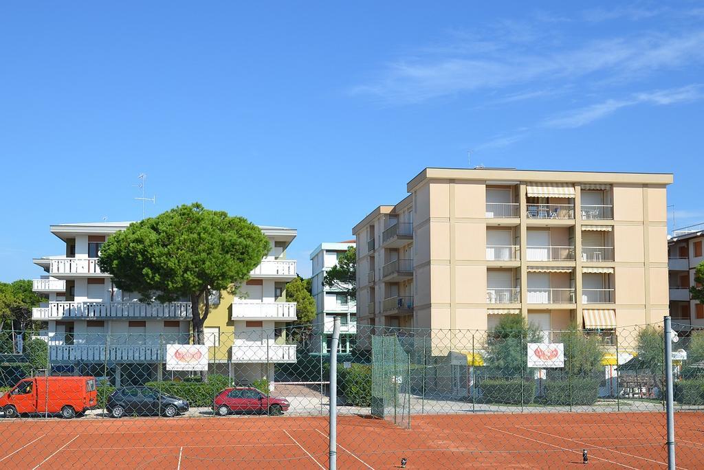 Appartamenti Diana Est Bibione Exteriör bild